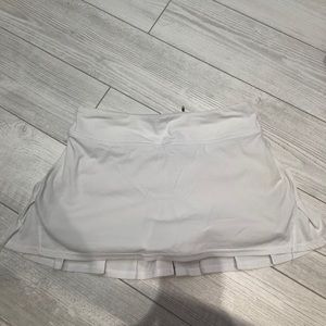 WHITE LULULEMON SKIRT